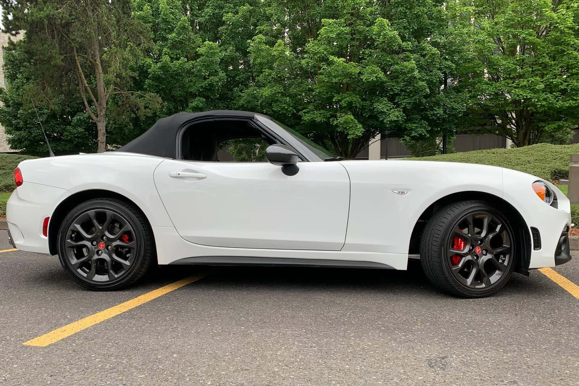 2018 Fiat 124 Spider sold for $23,300