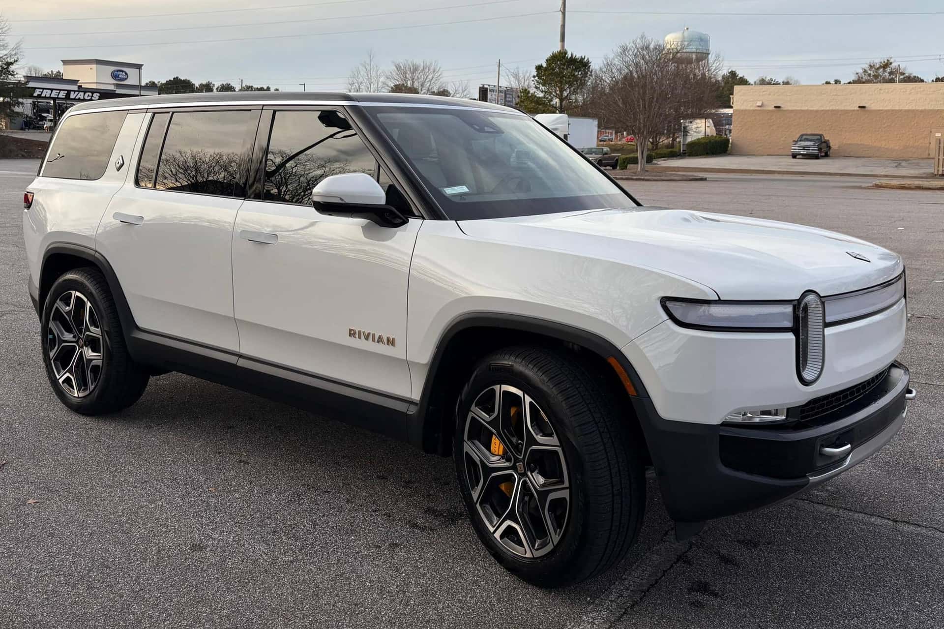 2024 Rivian R1S sold for $74,000