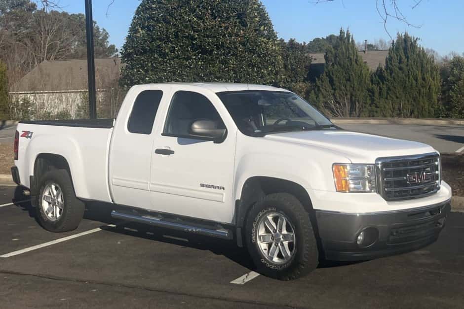 2012 GMC Sierra (GMT900 2007-2013) sold for $19,400