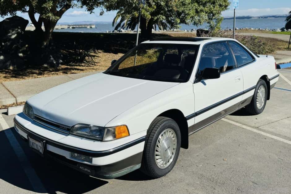 1989 Acura Legend sold for $9,300