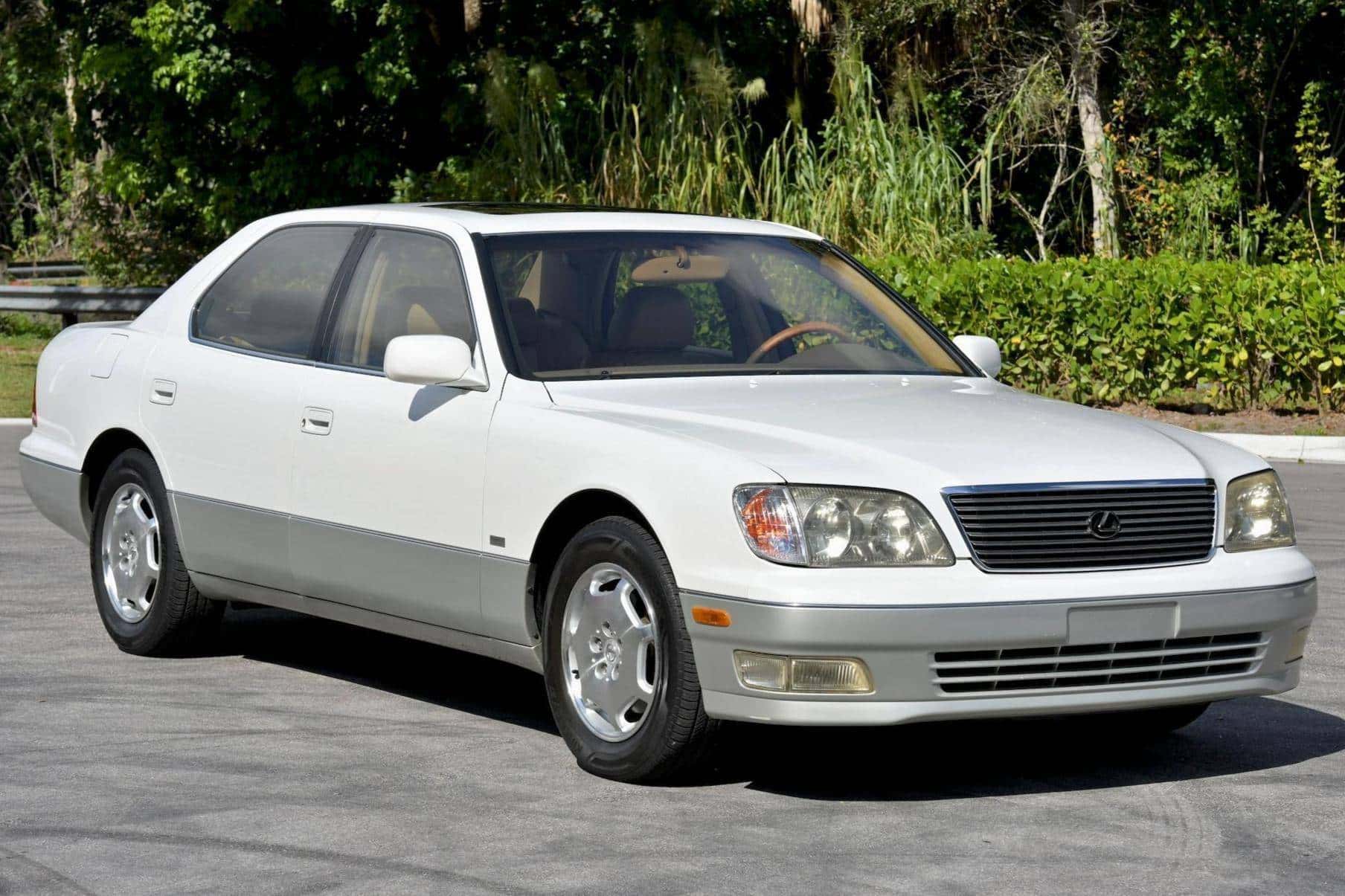 2000 Lexus LS sold for $9,900