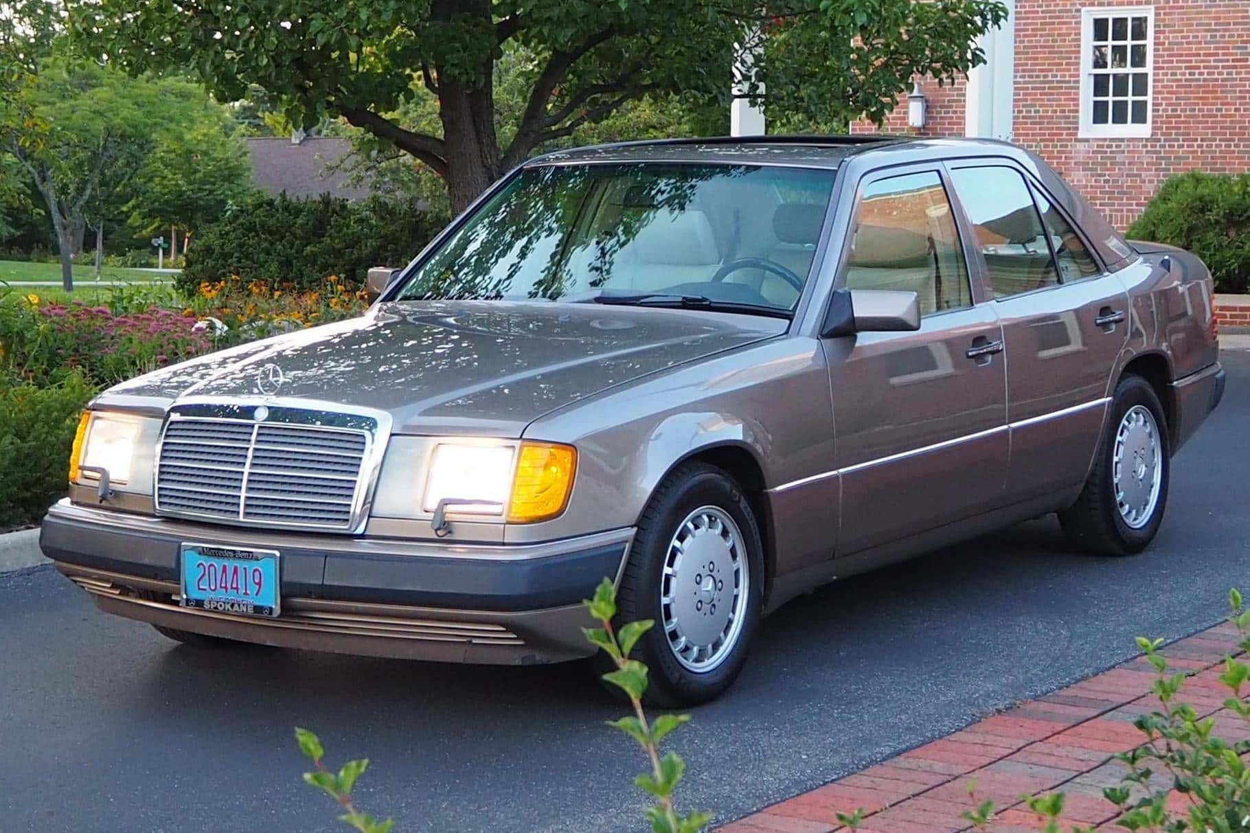 1991 Mercedes-Benz E-Class sold for $4,300