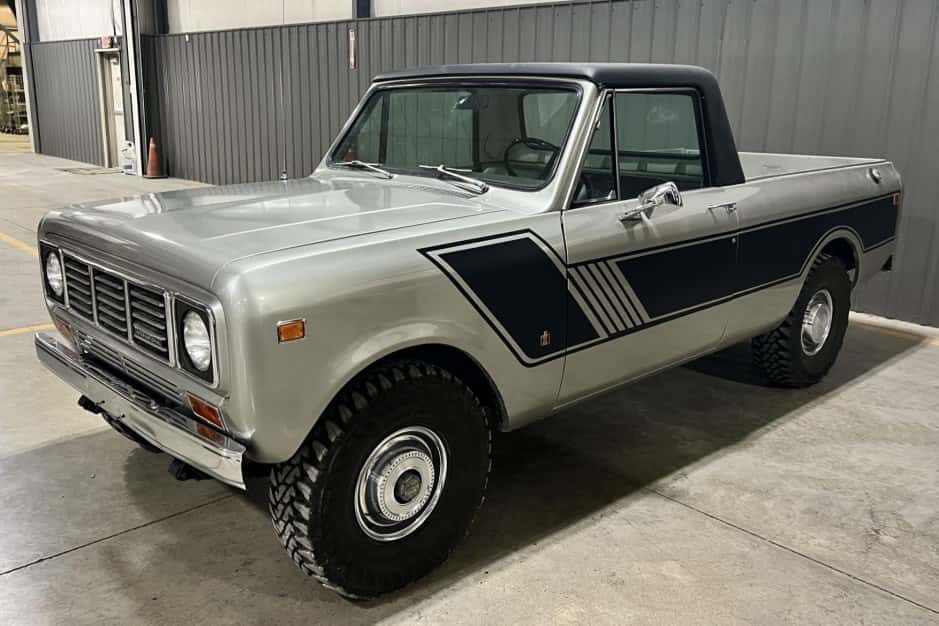1976 International Harvester Scout sold for $14,000