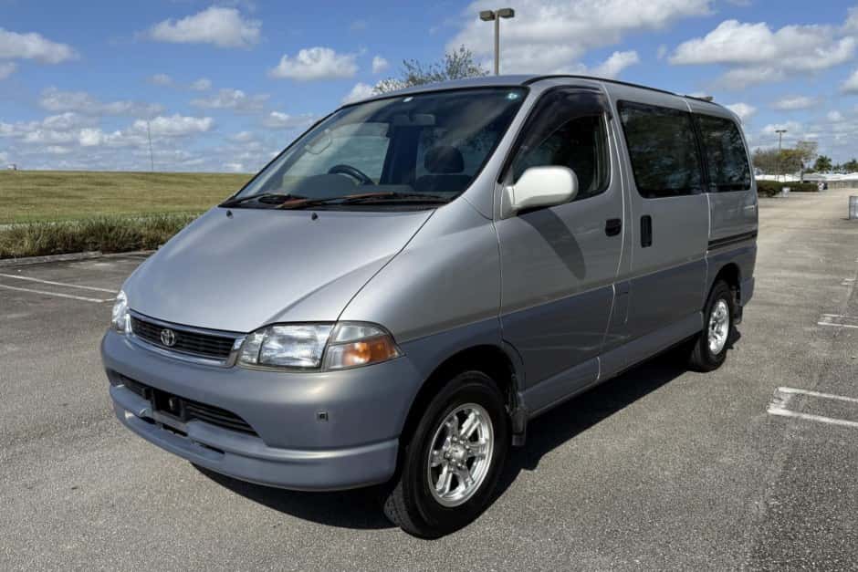 1997 Toyota HiAce sold for $7,800