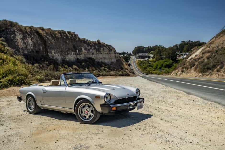 1980 Fiat 124 Spider (1966-1985) sold for $17,750