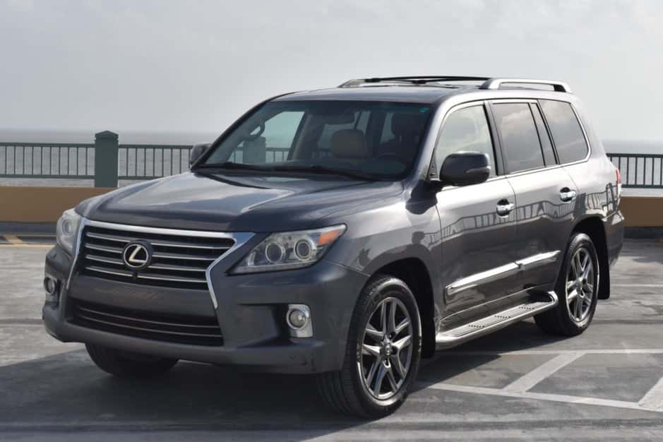 2013 Lexus LX570 sold for $18,400