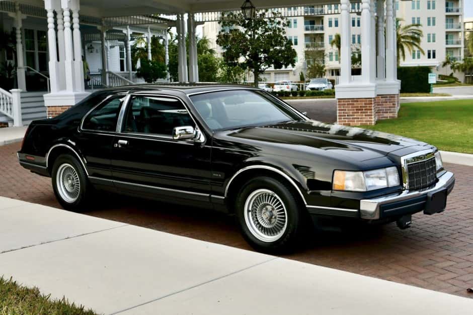 1989 Lincoln Continental Mark VII & Mark VII sold for $32,000