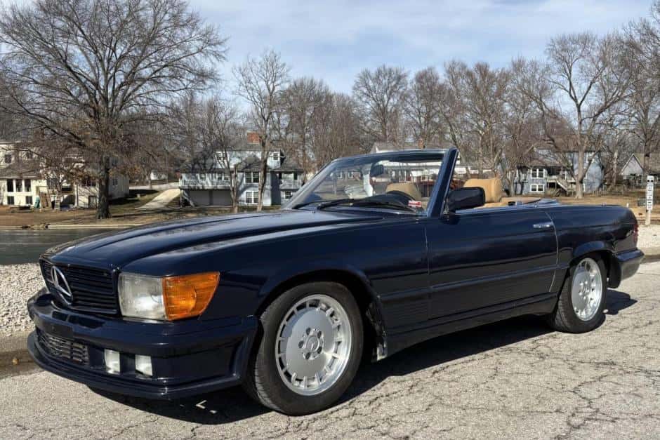 1982 Mercedes-Benz R107 SL sold for $13,916