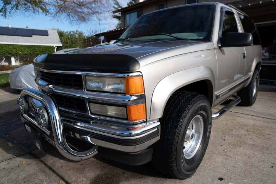 1999 Chevrolet Tahoe GMT400 sold for $11,000