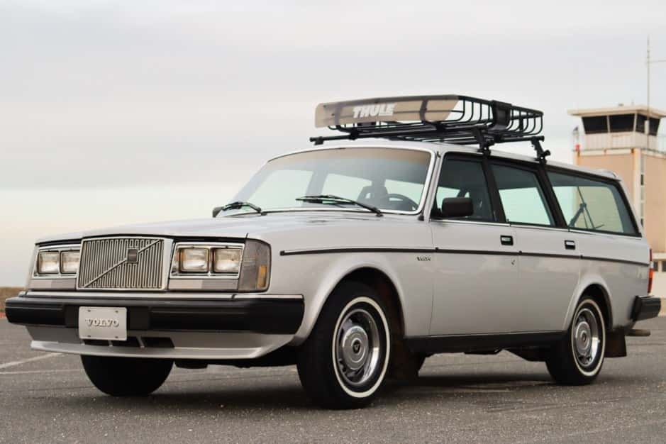 1985 Volvo 240 sold for $9,577