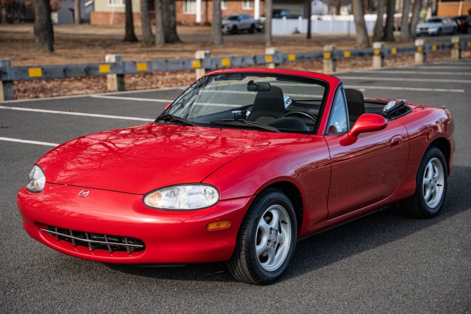 1999 Mazda NB MX-5 Miata sold for $11,502