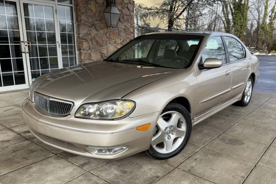 2000 Infiniti  sold for $7,500