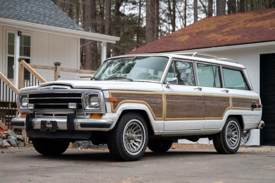 1988 Jeep SJ Grand Wagoneer sold for $11,000