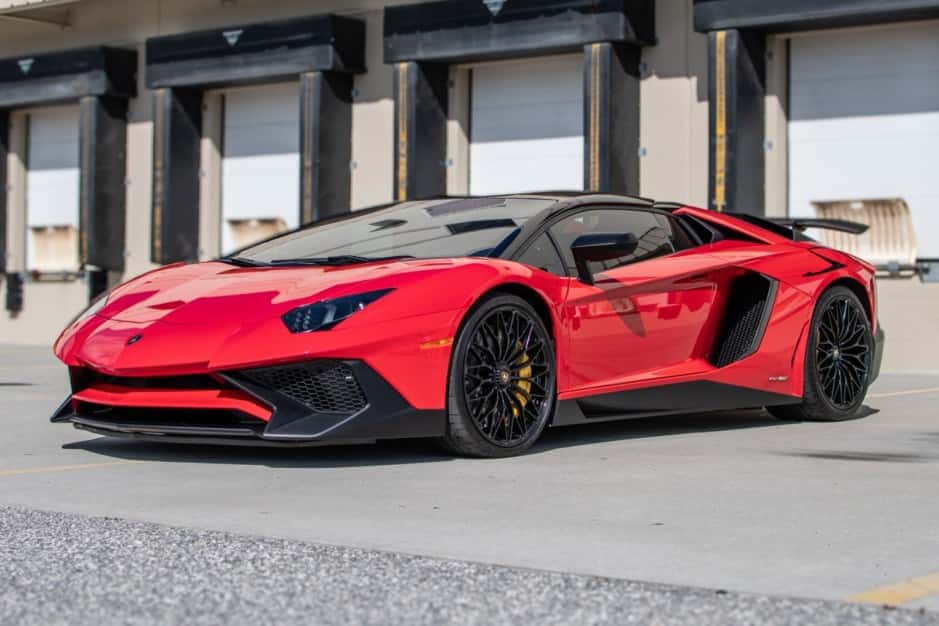 2016 Lamborghini Aventador sold for $552,000