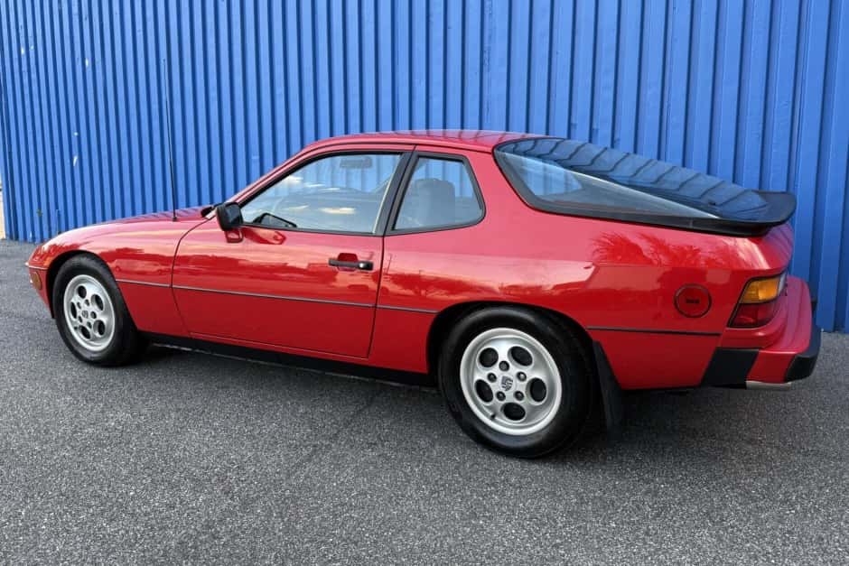 1987 Porsche 924 sold for $25,750