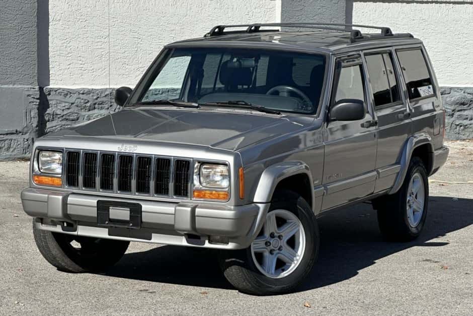 2000 Jeep XJ Cherokee sold for $11,000