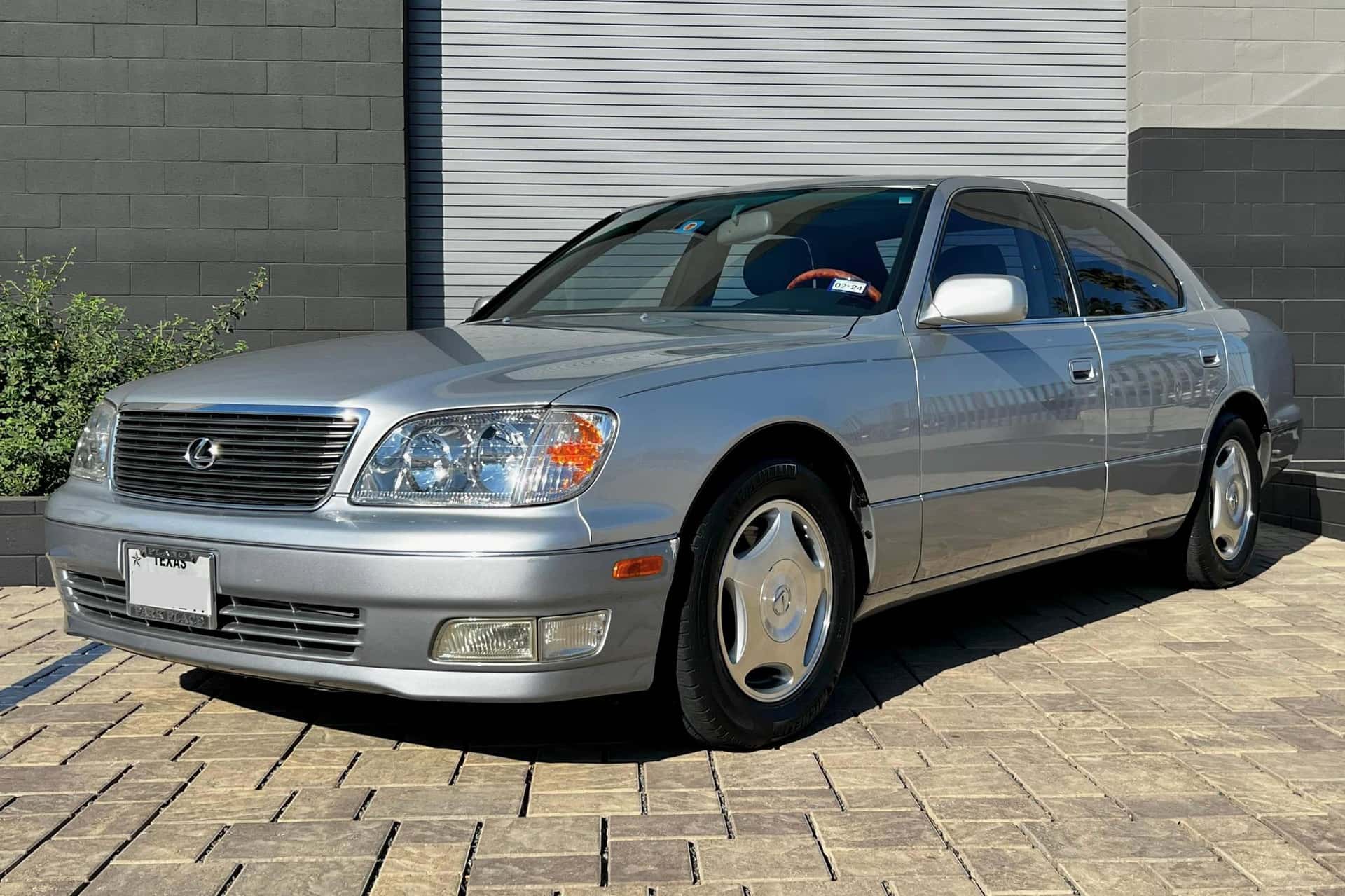 2000 Lexus LS sold for $10,999