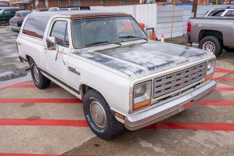1984 Dodge Ramcharger / Plymouth Trail Duster sold for $6,500