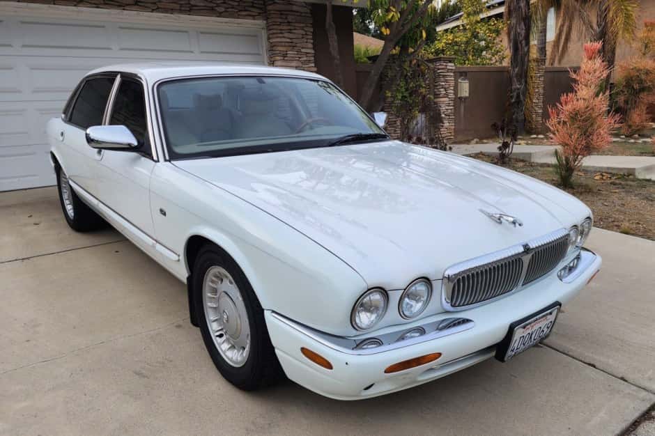 1998 Jaguar X308 XJ (1998-2003) sold for $7,800