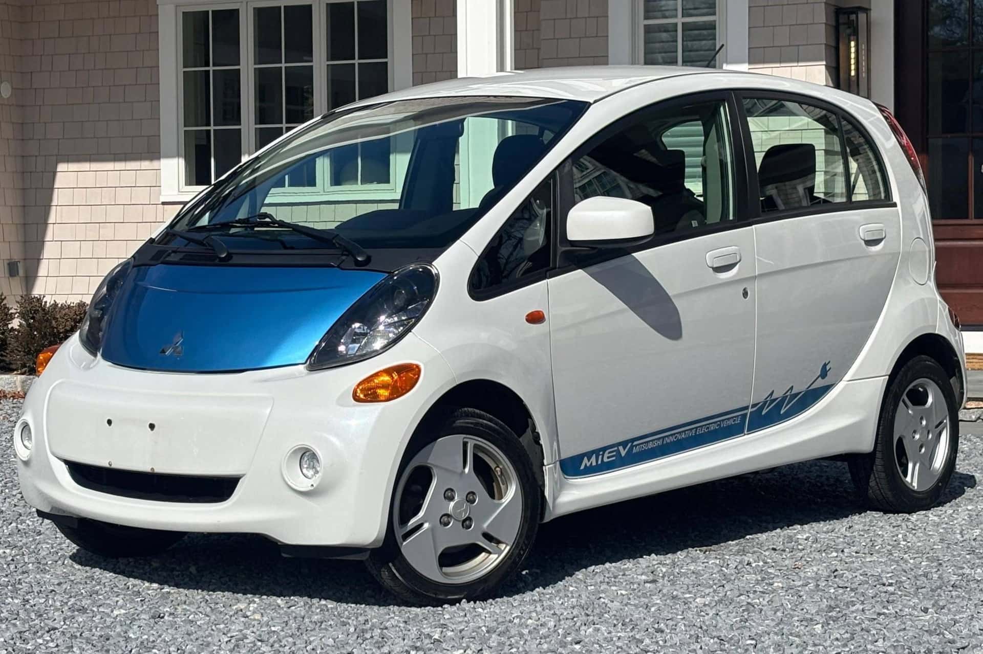 2012 Mitsubishi i-MiEV sold for $2,850