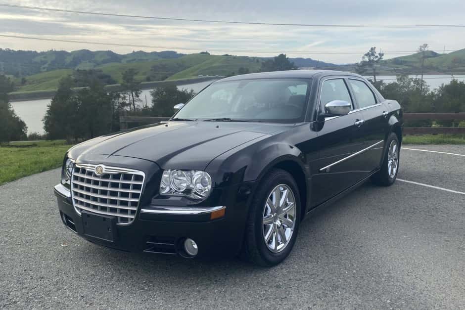 2008 Chrysler 300 (2005-2023) sold for $14,000