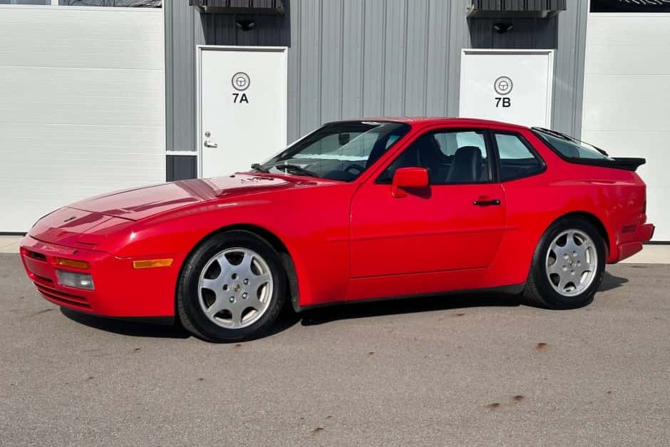 1989 Porsche 944 Turbo sold for $25,250