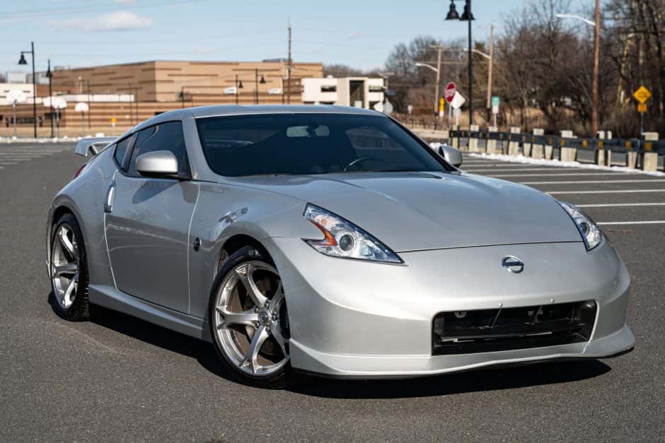 2011 Nissan 370Z sold for $20,950