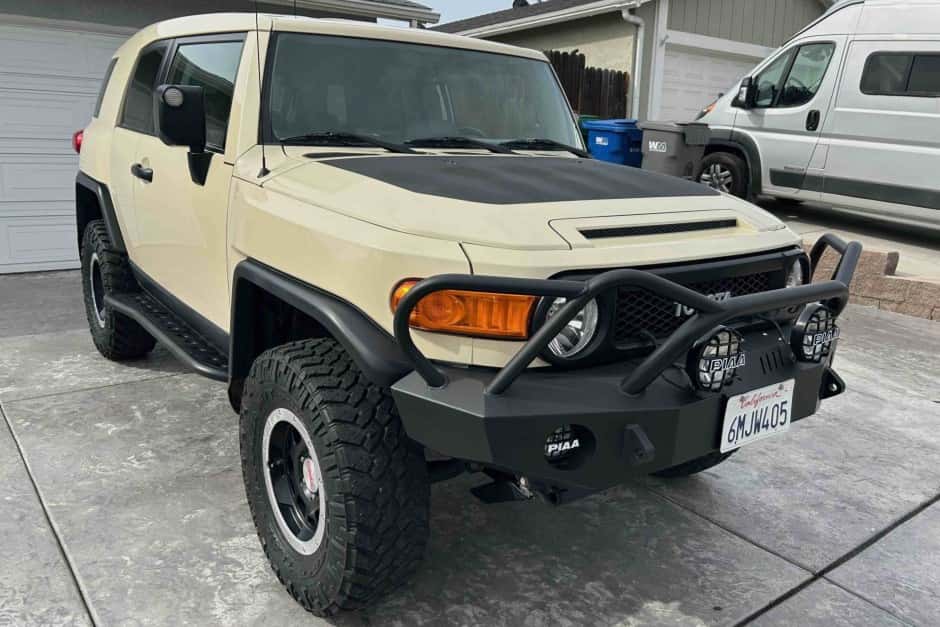 2010 Toyota FJ Cruiser sold for $30,500