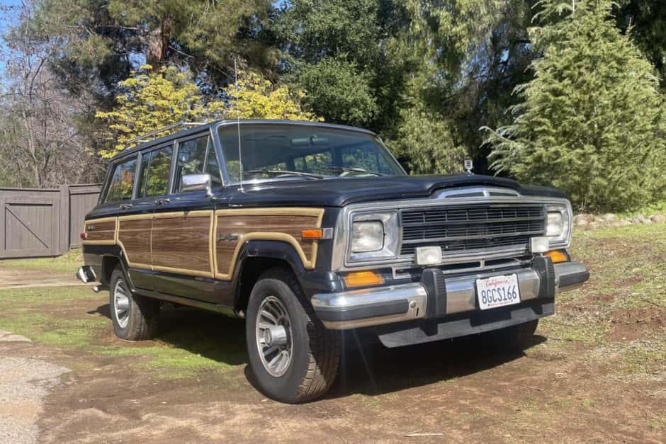 1989 Jeep SJ Grand Wagoneer sold for $7,900
