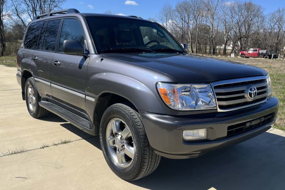 2006 Toyota Land Cruiser 100-Series sold for $18,500
