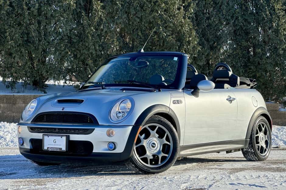 2008 Mini R52 Cooper Convertible sold for $6,100