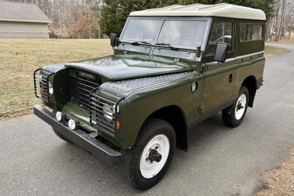 1983 Land Rover Series 88 sold for $15,283