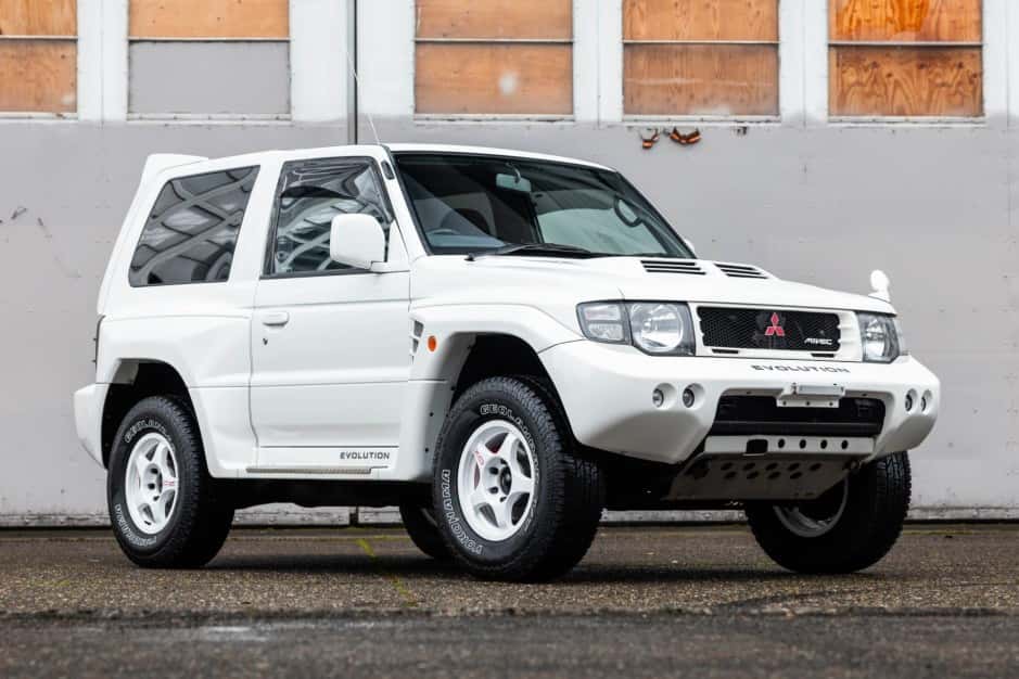 1998 Mitsubishi Pajero & Montero sold for $42,822