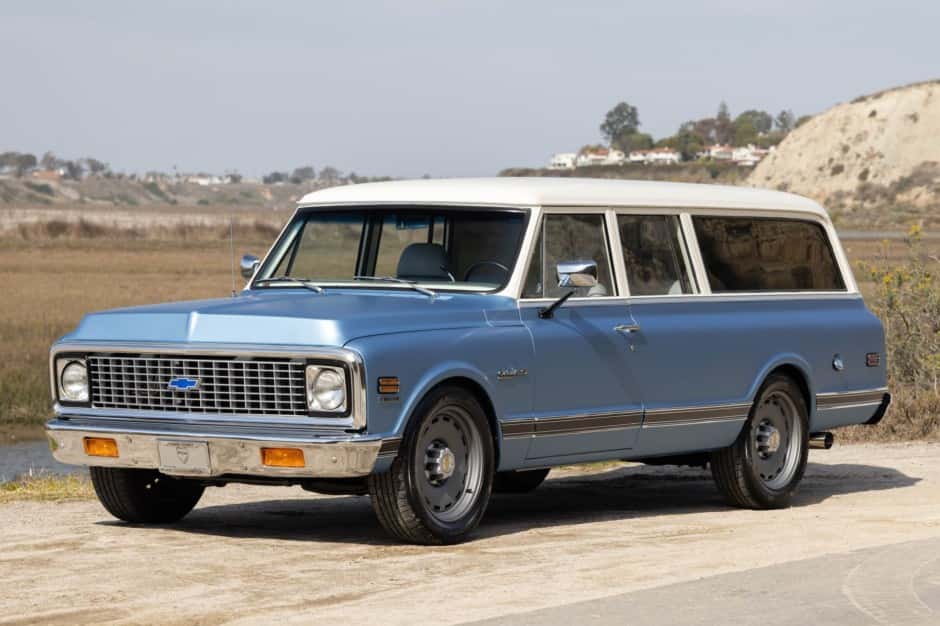1972 Chevrolet Suburban (1967-1972) sold for $33,333