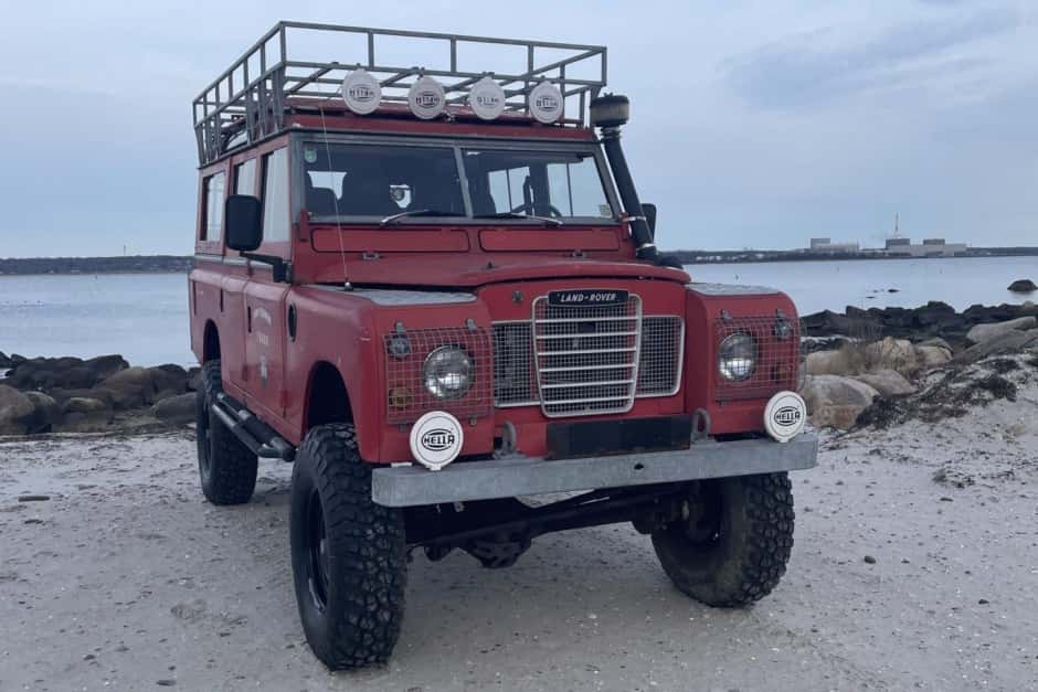 1974 Land Rover Series 109 sold for $18,250