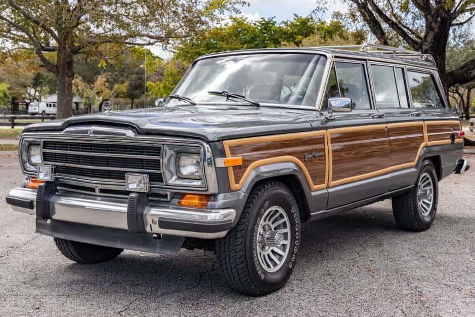 1988 Jeep SJ Grand Wagoneer sold for $15,000