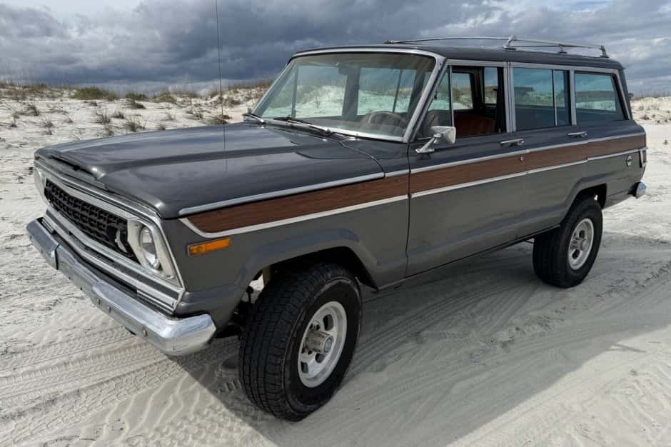 1977 Jeep SJ Wagoneer sold for $17,000