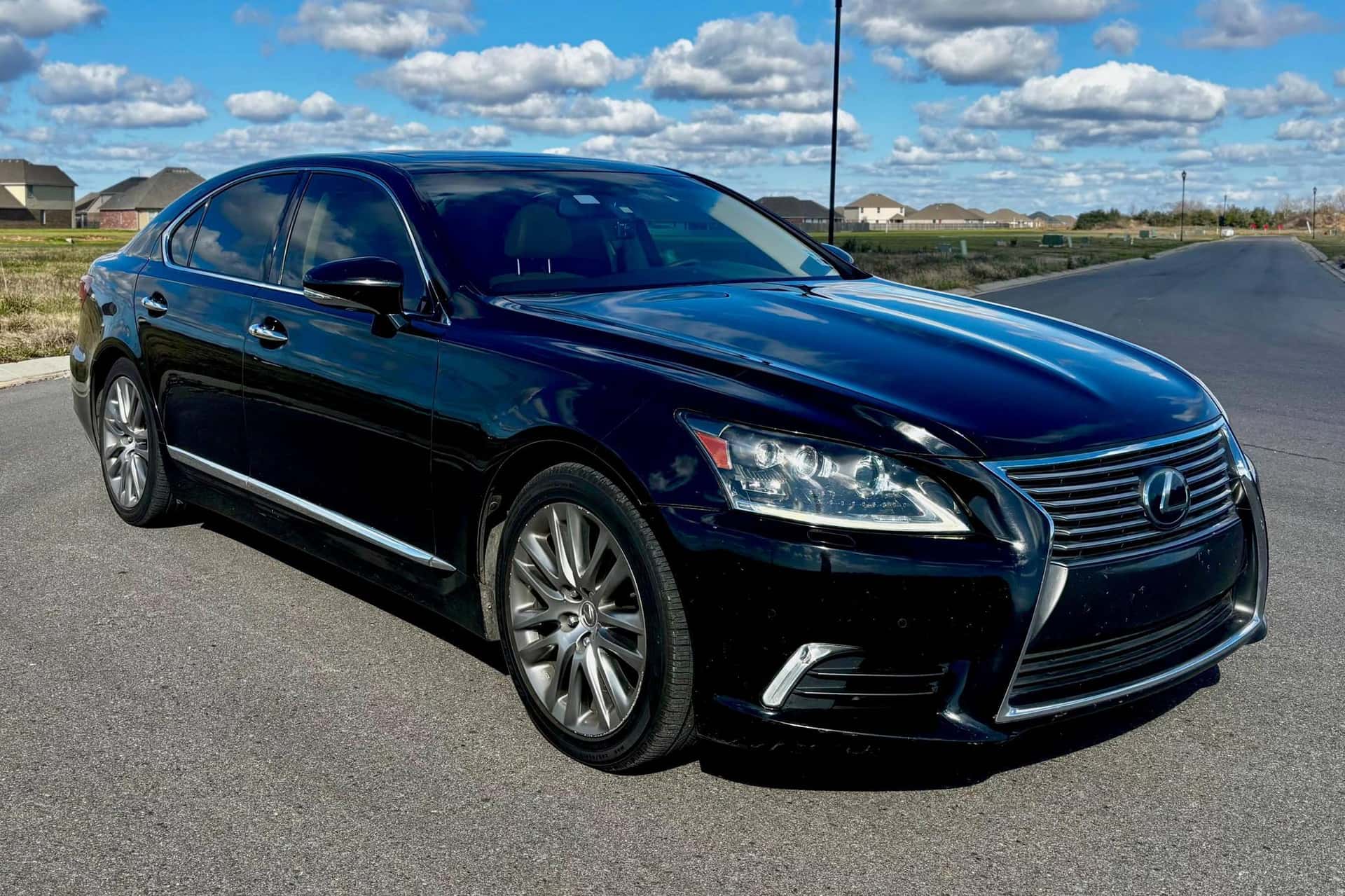 2013 Lexus LS sold for $16,504