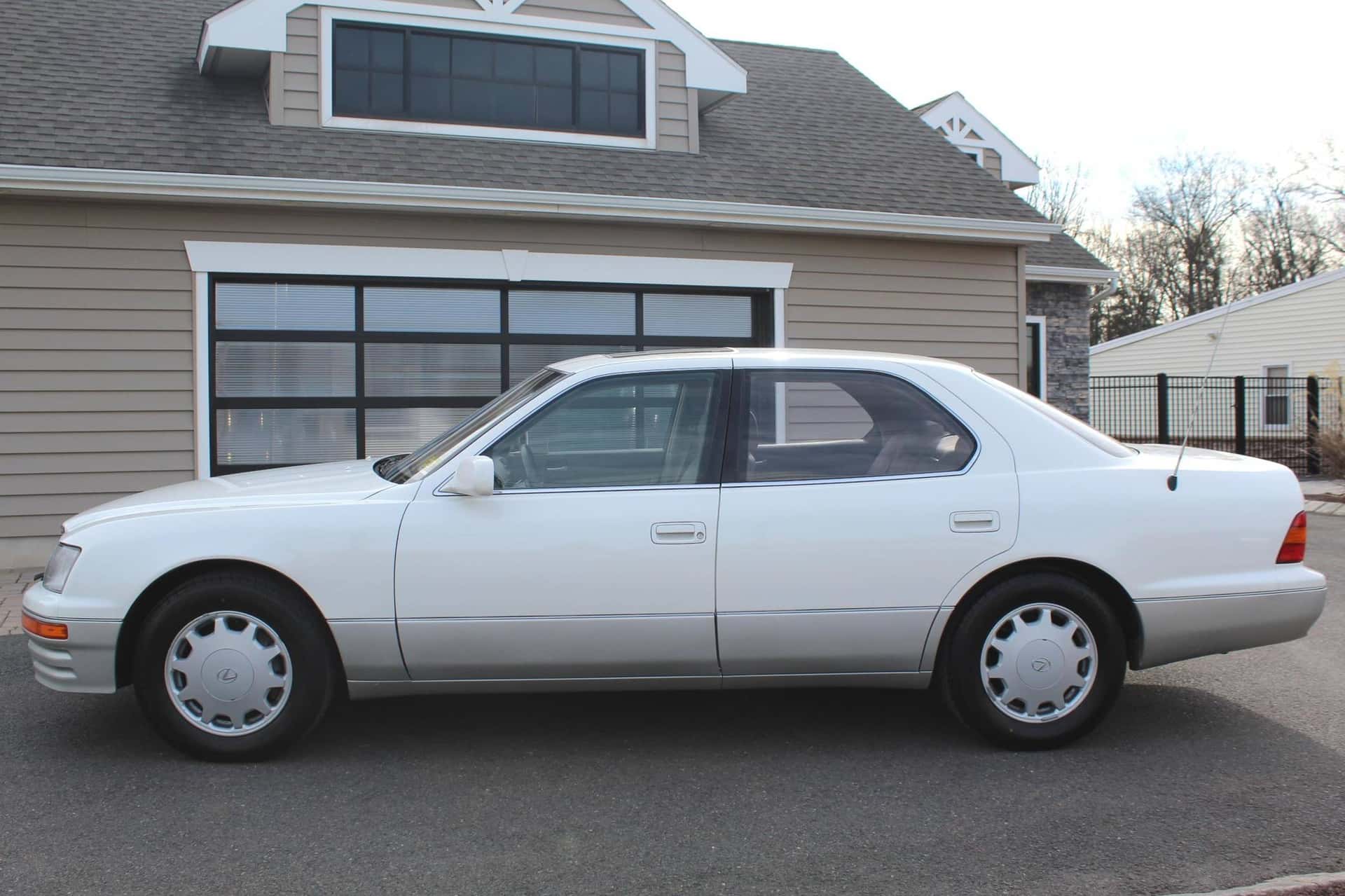 1996 Lexus LS sold for $10,100