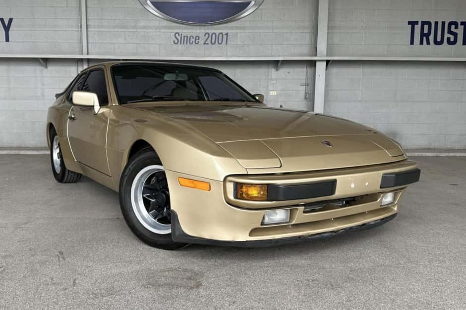 1984 Porsche 944 sold for $9,800