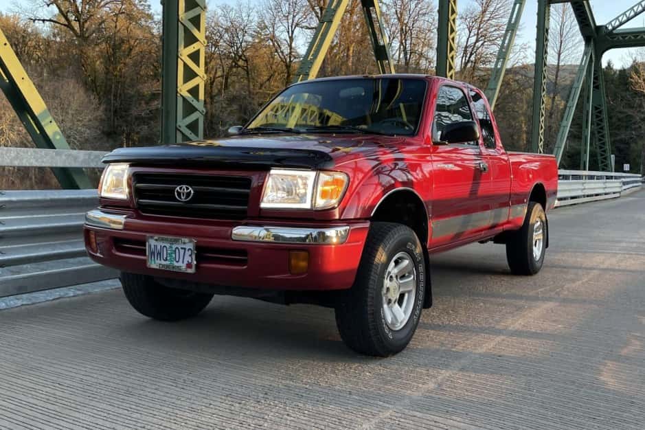 1999 Toyota Tacoma (N1X0 1995-2005) sold for $12,000
