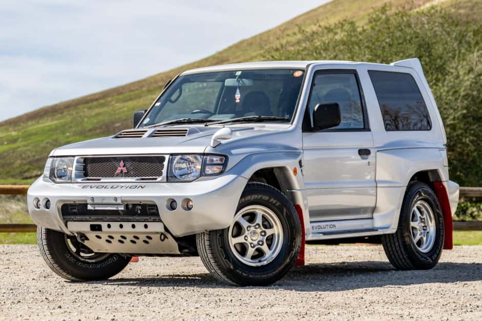 1998 Mitsubishi Pajero & Montero sold for $30,500