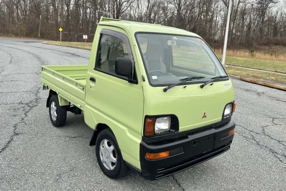 1997 Mitsubishi Minicab sold for $6,500