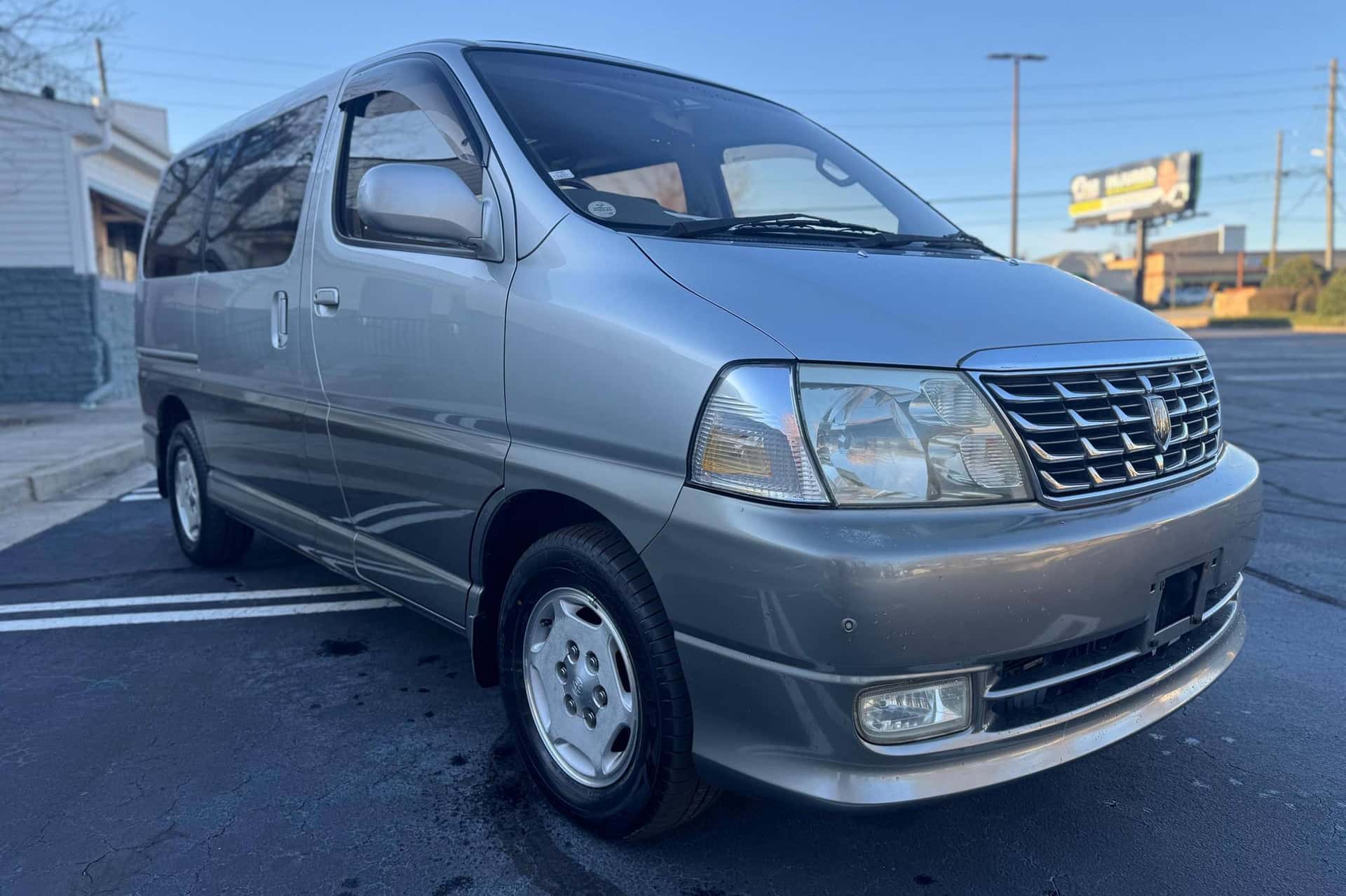 1999 Toyota HiAce sold for $5,300