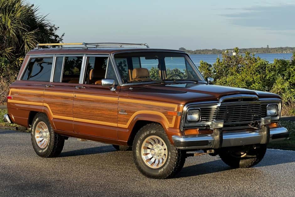 1985 Jeep SJ Grand Wagoneer sold for $33,500