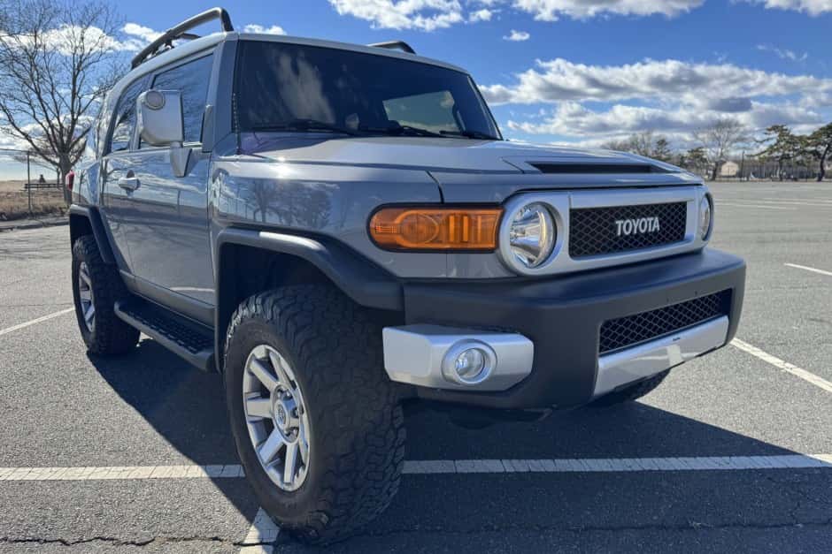 2014 Toyota FJ Cruiser sold for $23,250