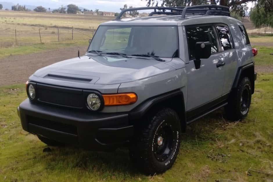 2013 Toyota FJ Cruiser sold for $30,250