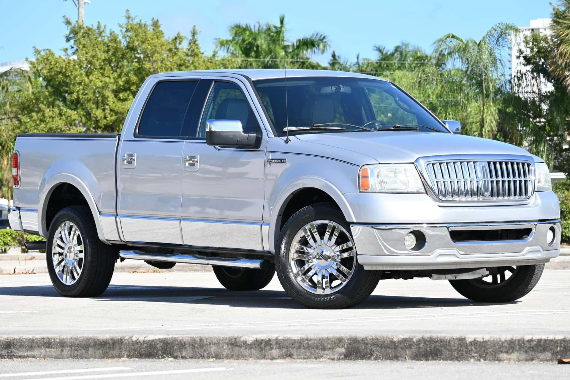 2007 Lincoln Mark LT sold for $14,300