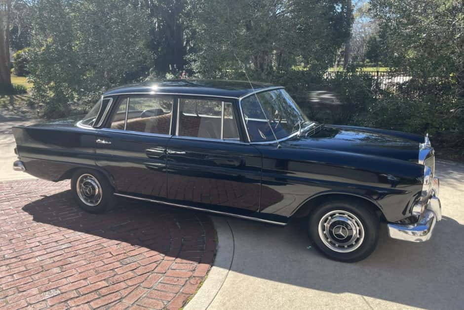 1967 Mercedes-Benz W110 sold for $3,900