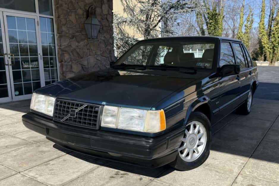 1993 Volvo 900-Series sold for $9,000